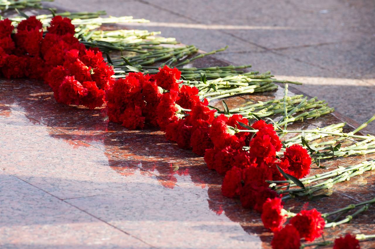 Прокурор Тюменской области Александр Попов принял участие в торжественном мероприятии, посвященном Дню защитника Отечества, – возложении цветов на Исторической площади и к мемориалу на площади Памяти Прокурор Тюменской области Александр Попов принял участие в торжественном мероприятии, посвященном Дню защитника Отечества, – возложении цветов на Исторической площади и к мемориалу на площади Памяти