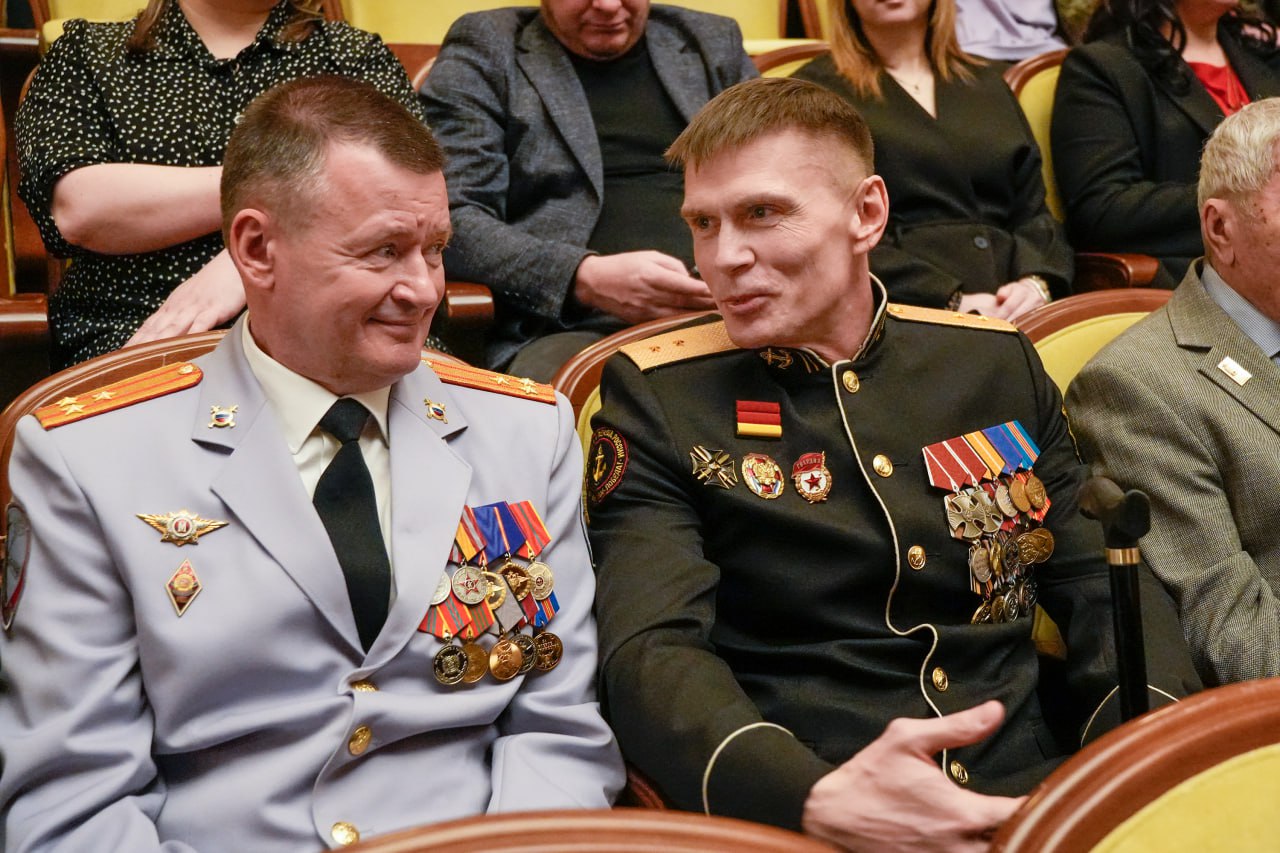 Тем временем в «Нефтянике» прошел праздничный концерт ко Дню защитника Отчества Тем временем в «Нефтянике» прошел праздничный концерт ко Дню защитника Отчества