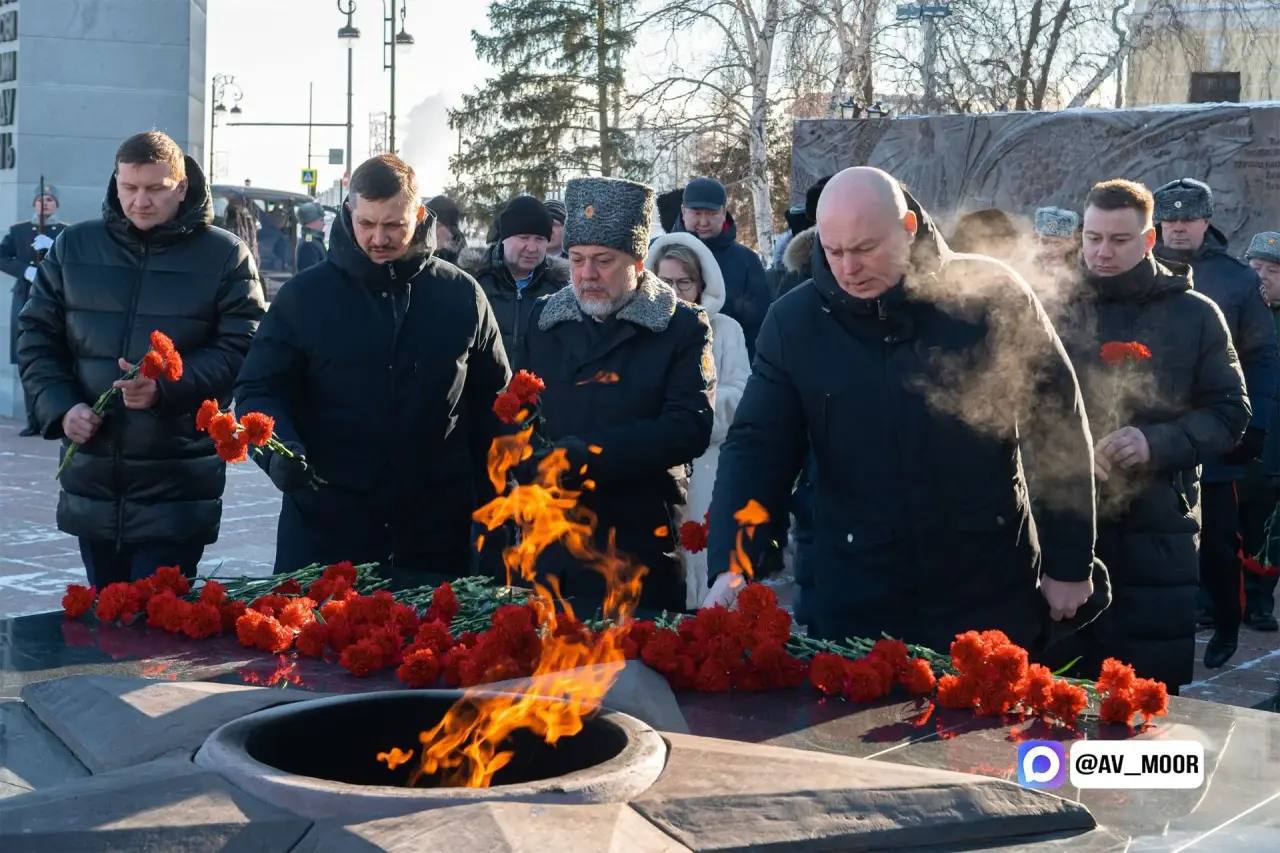 Александр Моор: Командиры подразделений, где несут сегодня службу наши земляки, регулярно просят передать слова благодарности родителям тюменских военнослужащих за воспитание настоящих патриотов, проявляющих на поле боя... Александр Моор: Командиры подразделений, где несут сегодня службу наши земляки, регулярно просят передать слова благодарности родителям тюменских военнослужащих за воспитание настоящих патриотов, проявляющих на поле боя...