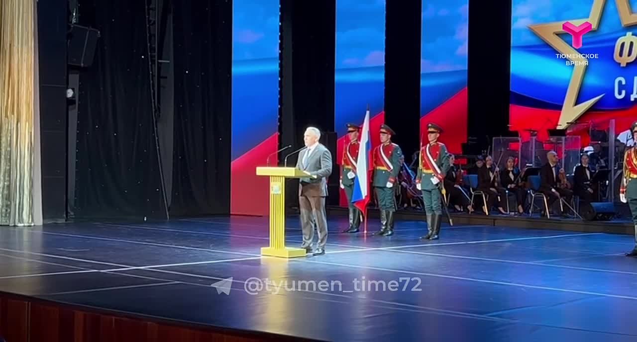 Губернатор Александр Моор поздравил жителей региона с Днём защитника Отечества