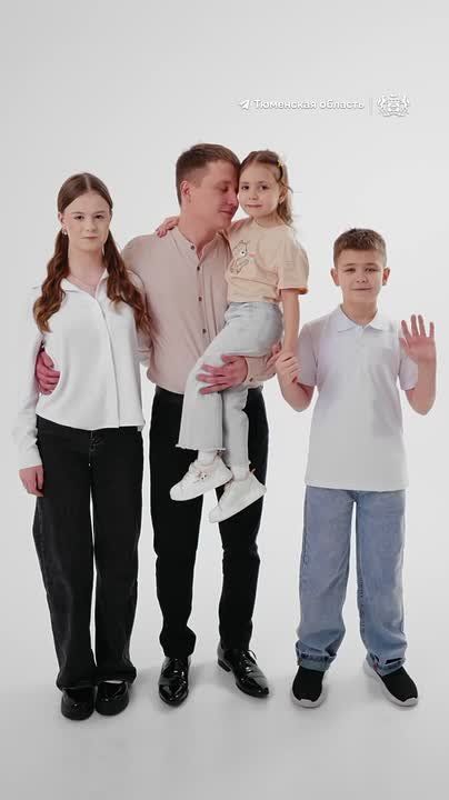 Дорогие мужчины, поздравляем с 23 февраля!