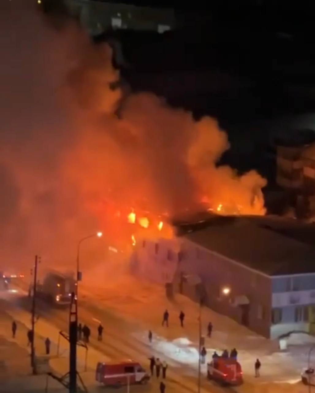 Беременная тюменка с детьми осталась без дома из-за ночного пожара на Матмасовской, 54