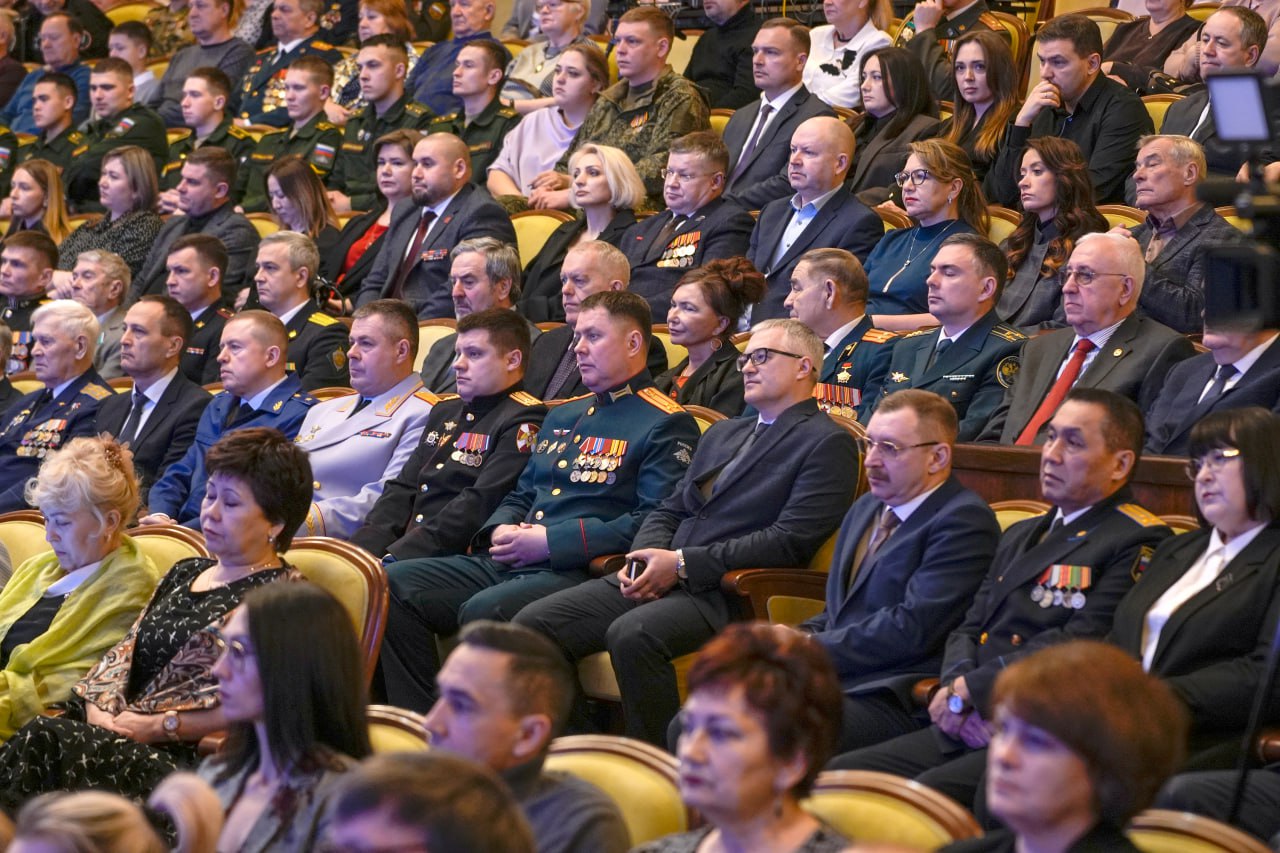 Тем временем в «Нефтянике» прошел праздничный концерт ко Дню защитника Отчества Тем временем в «Нефтянике» прошел праздничный концерт ко Дню защитника Отчества