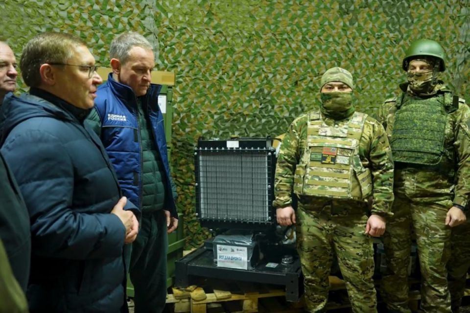 Владимир Якушев поздравил жителей Тюменской области с Днем защитника Отечества