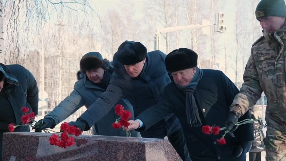 Руслан Кухарук: Цветы у вечного огня и минута молчания в память о тех, кто защищал страну