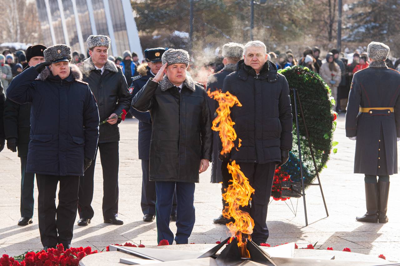 Прокурор Тюменской области Александр Попов принял участие в торжественном мероприятии, посвященном Дню защитника Отечества, – возложении цветов на Исторической площади и к мемориалу на площади Памяти Прокурор Тюменской области Александр Попов принял участие в торжественном мероприятии, посвященном Дню защитника Отечества, – возложении цветов на Исторической площади и к мемориалу на площади Памяти