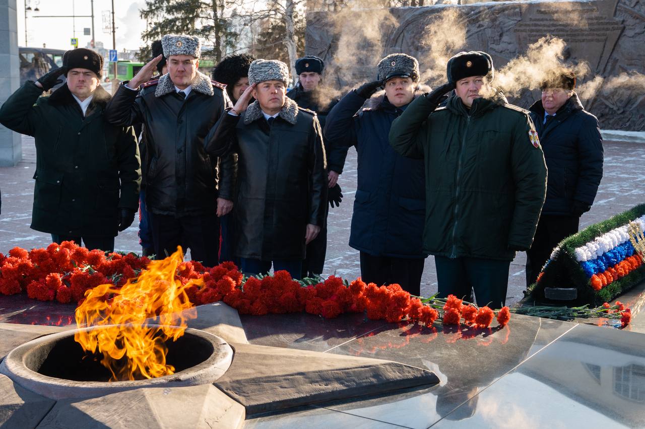 Прокурор Тюменской области Александр Попов принял участие в торжественном мероприятии, посвященном Дню защитника Отечества, – возложении цветов на Исторической площади и к мемориалу на площади Памяти Прокурор Тюменской области Александр Попов принял участие в торжественном мероприятии, посвященном Дню защитника Отечества, – возложении цветов на Исторической площади и к мемориалу на площади Памяти