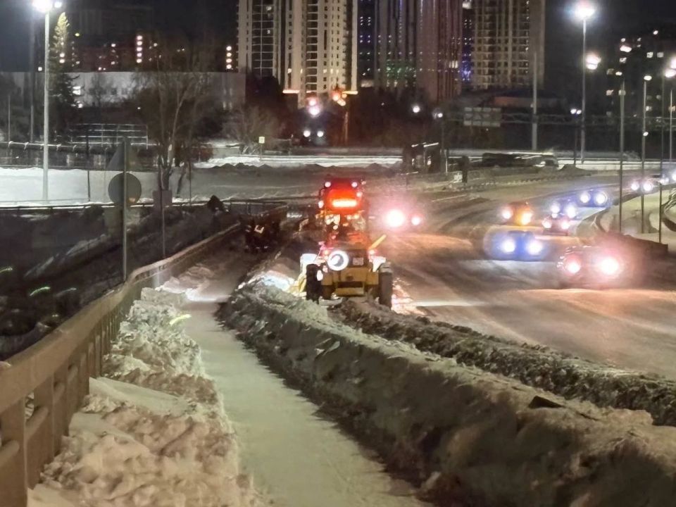 Максим Афанасьев: Вечером проехал по городу, чтобы лично оценить, как дорожные службы справляются с уборкой снега