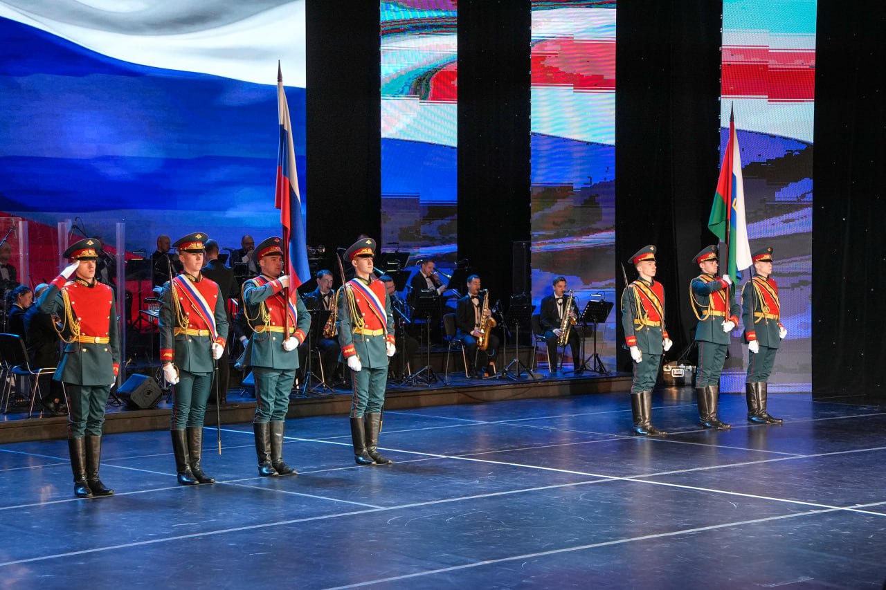 Тем временем в «Нефтянике» прошел праздничный концерт ко Дню защитника Отчества Тем временем в «Нефтянике» прошел праздничный концерт ко Дню защитника Отчества