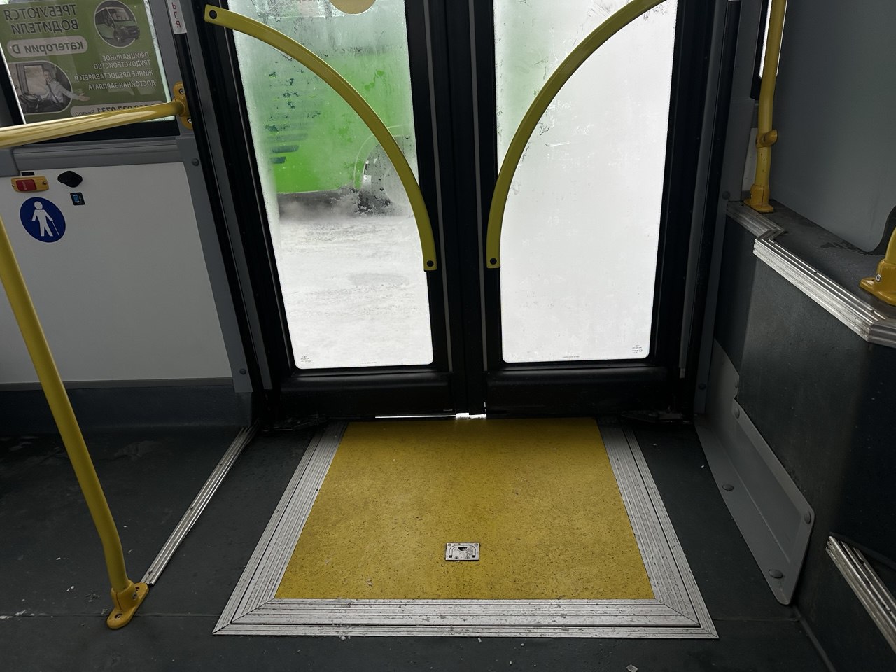 На смену выходят новые и большие На смену выходят новые и большие