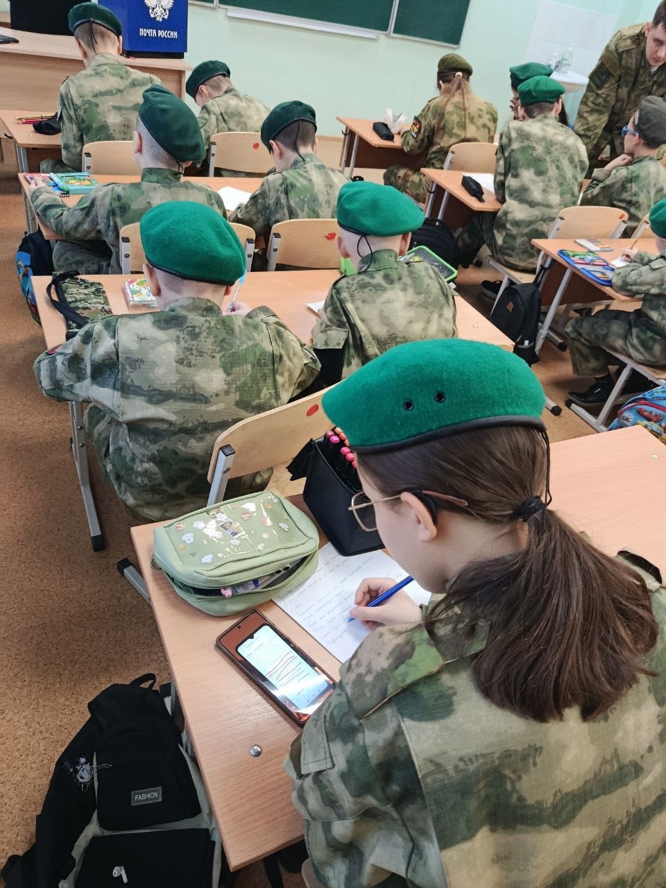 Почта России выступила логистическим партнёром акции «Письмо солдату», организованной Тюменским региональным отделением Всероссийского детско-юношеского военно-патриотического общественного движения «Юнармия» и управлением... Почта России выступила логистическим партнёром акции «Письмо солдату», организованной Тюменским региональным отделением Всероссийского детско-юношеского военно-патриотического общественного движения «Юнармия» и управлением...