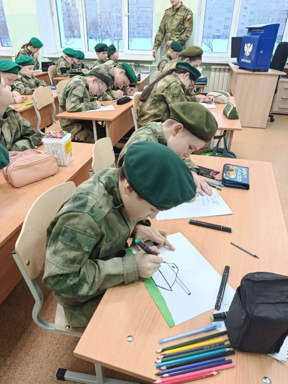 Почта России выступила логистическим партнёром акции «Письмо солдату», организованной Тюменским региональным отделением Всероссийского детско-юношеского военно-патриотического общественного движения «Юнармия» и управлением... Почта России выступила логистическим партнёром акции «Письмо солдату», организованной Тюменским региональным отделением Всероссийского детско-юношеского военно-патриотического общественного движения «Юнармия» и управлением...