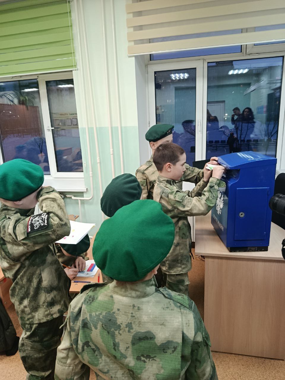 Почта России выступила логистическим партнёром акции «Письмо солдату», организованной Тюменским региональным отделением Всероссийского детско-юношеского военно-патриотического общественного движения «Юнармия» и управлением... Почта России выступила логистическим партнёром акции «Письмо солдату», организованной Тюменским региональным отделением Всероссийского детско-юношеского военно-патриотического общественного движения «Юнармия» и управлением...