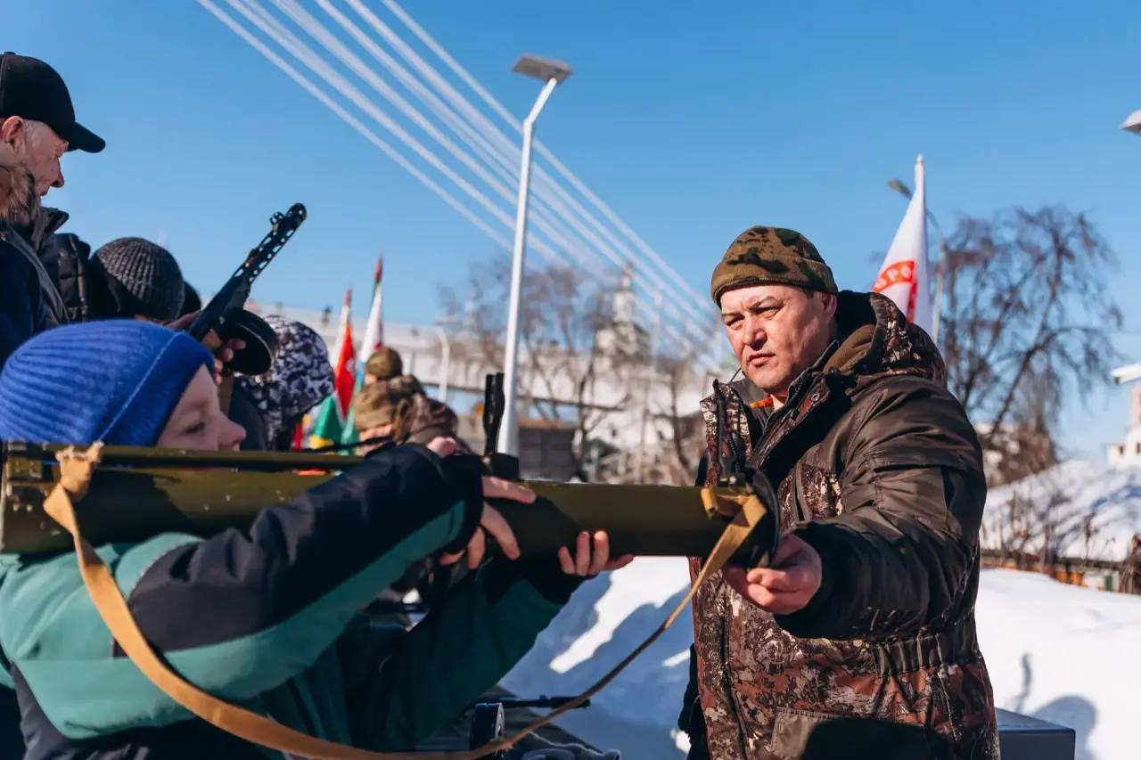 Тюменцы накануне отметили 23 февраля на Туре — там прошло масштабное шоу Спецоперация лед Тюменцы накануне отметили 23 февраля на Туре — там прошло масштабное шоу Спецоперация лед