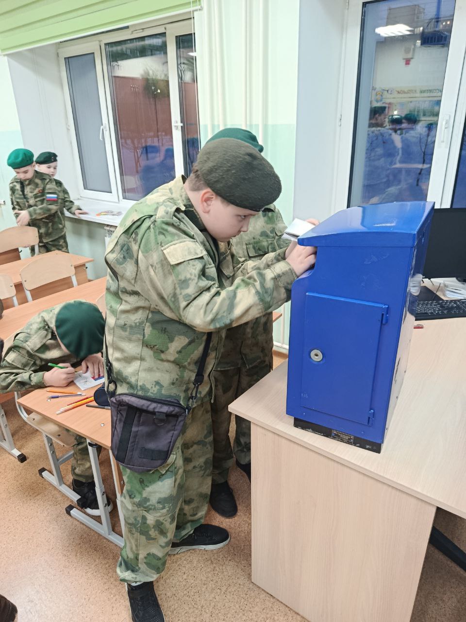 Почта России выступила логистическим партнёром акции «Письмо солдату», организованной Тюменским региональным отделением Всероссийского детско-юношеского военно-патриотического общественного движения «Юнармия» и управлением... Почта России выступила логистическим партнёром акции «Письмо солдату», организованной Тюменским региональным отделением Всероссийского детско-юношеского военно-патриотического общественного движения «Юнармия» и управлением...