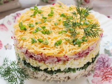 Как идеально собрать слоёный салат: главные секреты и ошибки