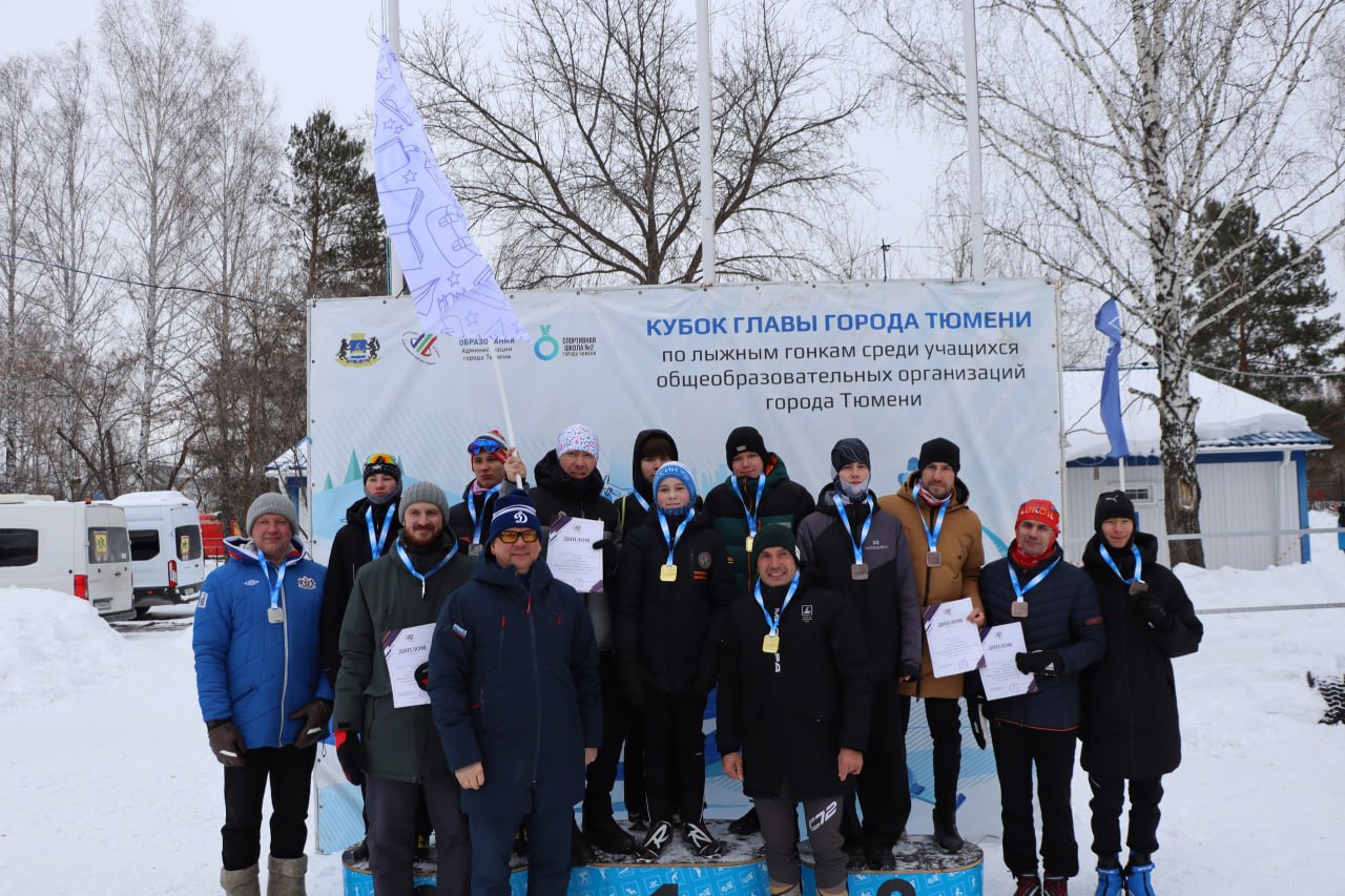 Отцы и сыновья состязались в эстафете Отцы и сыновья состязались в эстафете