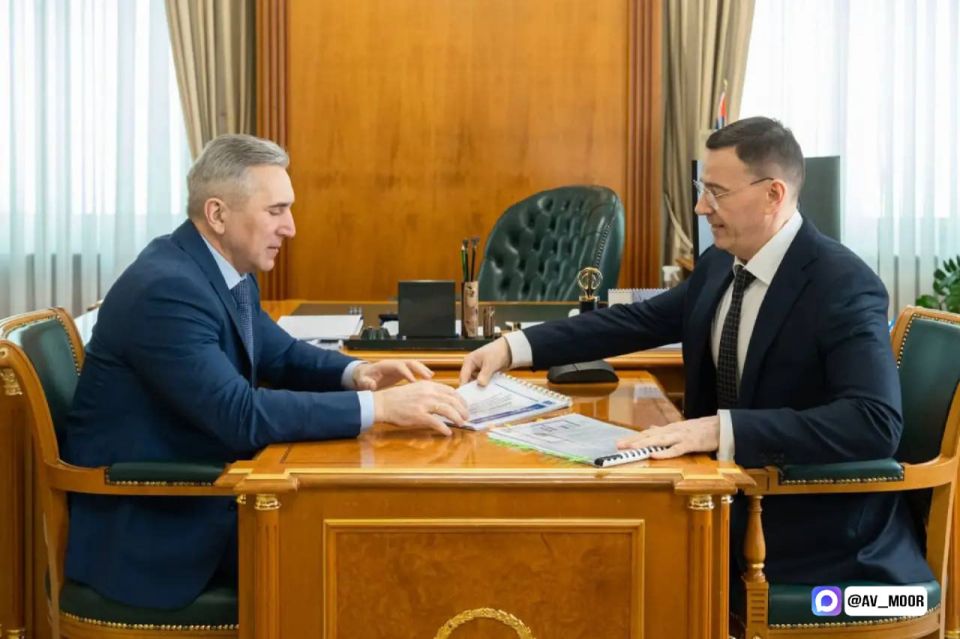 Александр Моор: Итоги работы Счётной палаты Тюменской области за 2025 год и планы на 2026 год обсудили с её председателем Дмитрием Олеговичем Огородниковым в ходе рабочей встречи