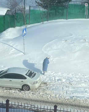 96 дней до лета: россиянка оставила теплое послание на снегу