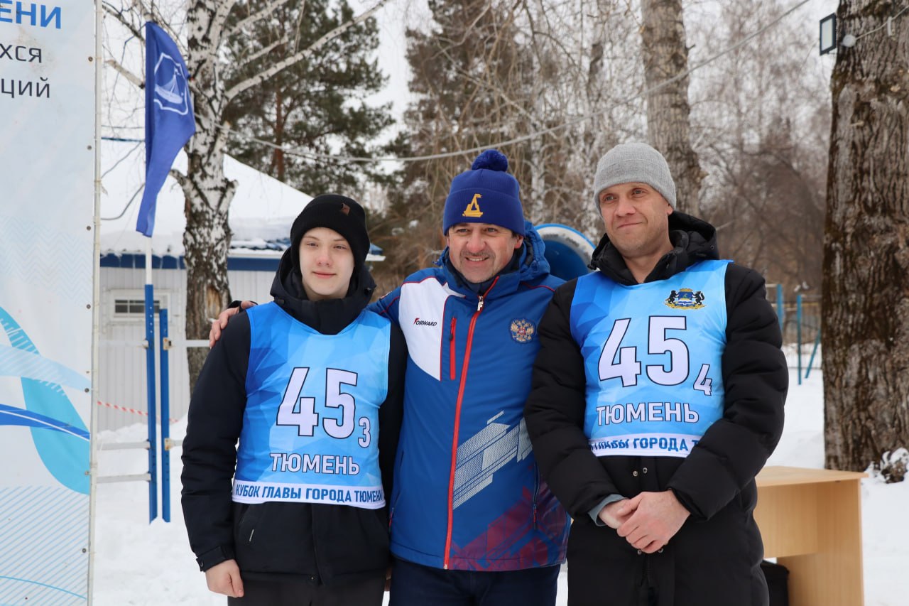 Отцы и сыновья состязались в эстафете Отцы и сыновья состязались в эстафете