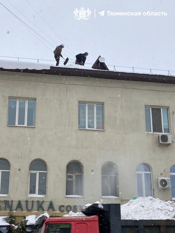 В Тюмени снова оштрафовали нарушителей за неубранный снег и сосульки
