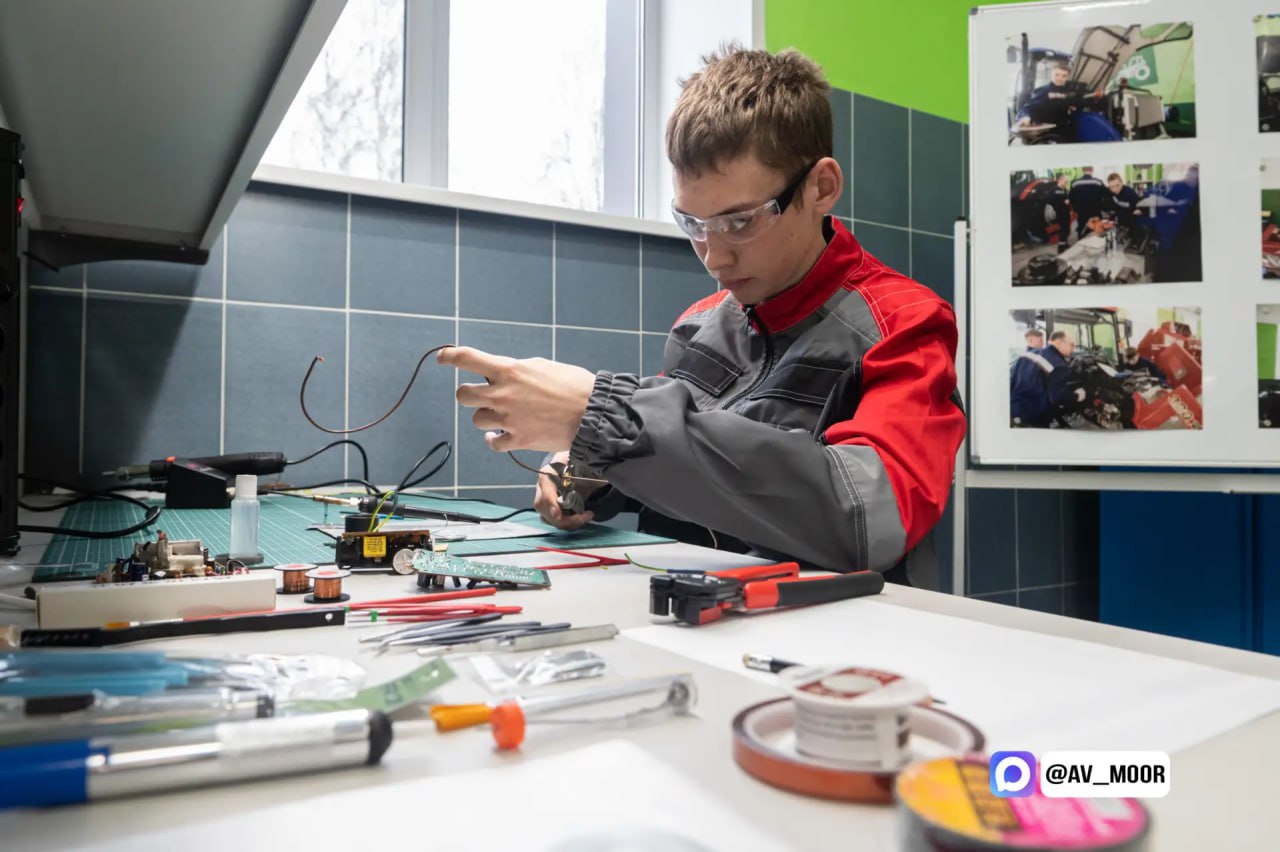 Александр Моор: В рамках реализации федерального проекта «Профессионалитет» в Тюменской области в этом году появятся три новых кластера – строительство, химия и сельское хозяйство Александр Моор: В рамках реализации федерального проекта «Профессионалитет» в Тюменской области в этом году появятся три новых кластера – строительство, химия и сельское хозяйство