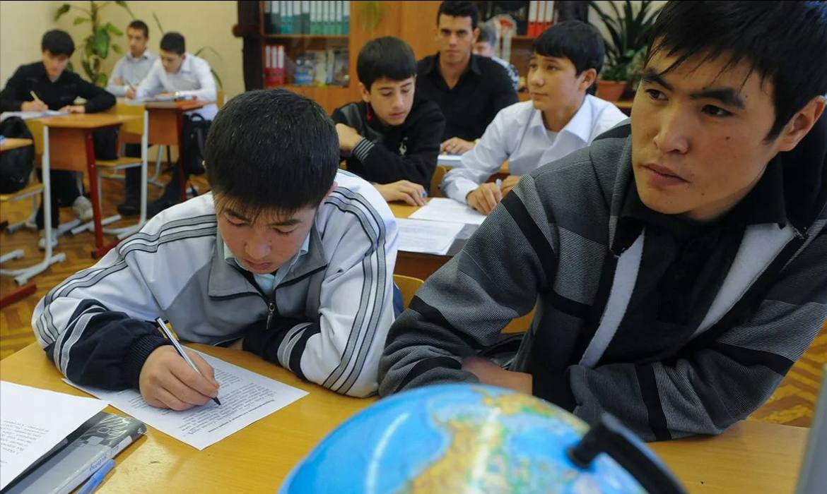 Четверть студентов-мигрантов вылетели из колледжей ХМАО – местная программа оказалась им не по зубам