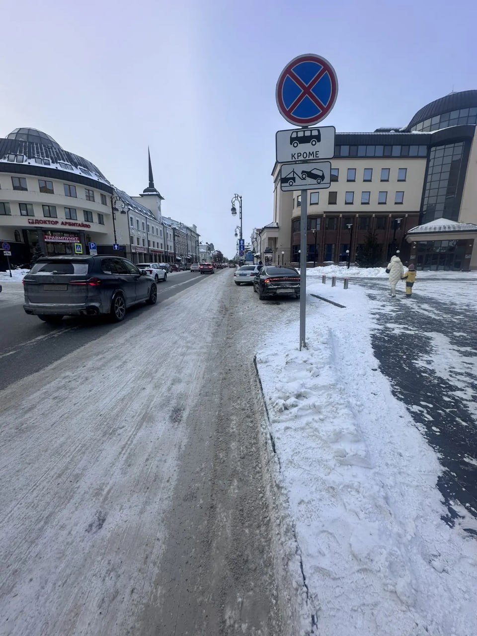 Этим тюменцам никакие правила ПДД не писаны! Зато их автомобили отлично помещаются на эвакуатор Этим тюменцам никакие правила ПДД не писаны! Зато их автомобили отлично помещаются на эвакуатор