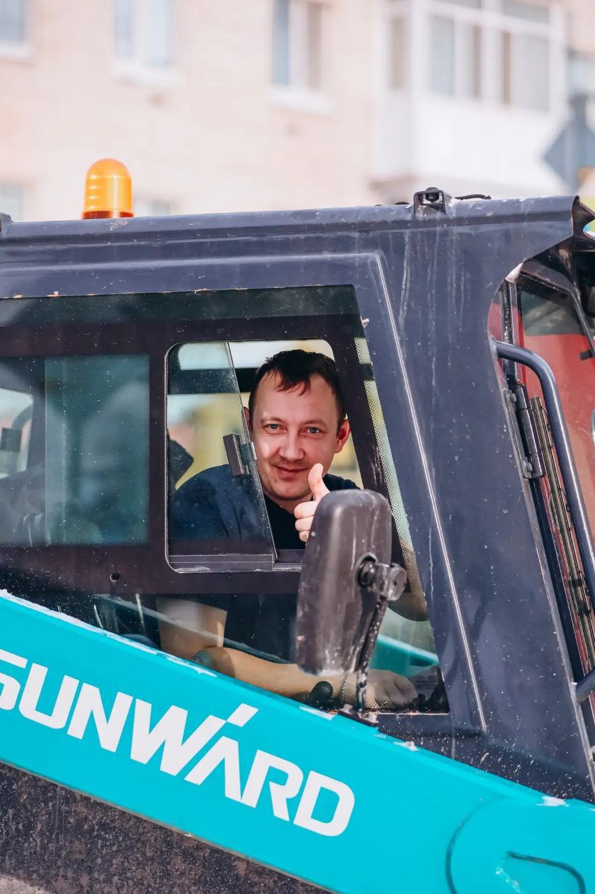 Они приводят Тюмень в порядок после снегопадов Они приводят Тюмень в порядок после снегопадов