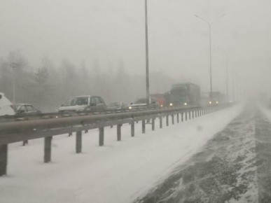 О неблагоприятных и опасных погодных условиях на федеральных и региональных трассах предупреждает водителей Уралуправтодор