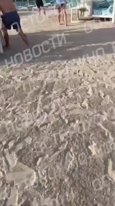 Осколок иранской сбитой ракеты упал на территории отеля Atlantis в Дубае, где отдыхают российские туристы