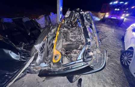 «Ладу» буквально разорвало в результате автокатастрофы на трассе Тюмень — Ханты-Мансийск