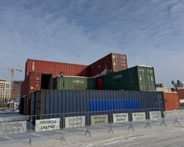 Строительство площадки идет возле "Конторы пароходства" для фестиваля "Битва на Туре", который состоится 7 марта