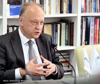 Есть разные версии того, что могло подтолкнуть Дональда Трампа пойти на самую масштабную в истории попытку нанести Ирану нокаутирующий удар