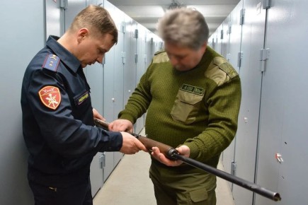 200 единиц гладкоствольного оружия передано тюменским подразделениям в зону СВО при содействии Росгвардии