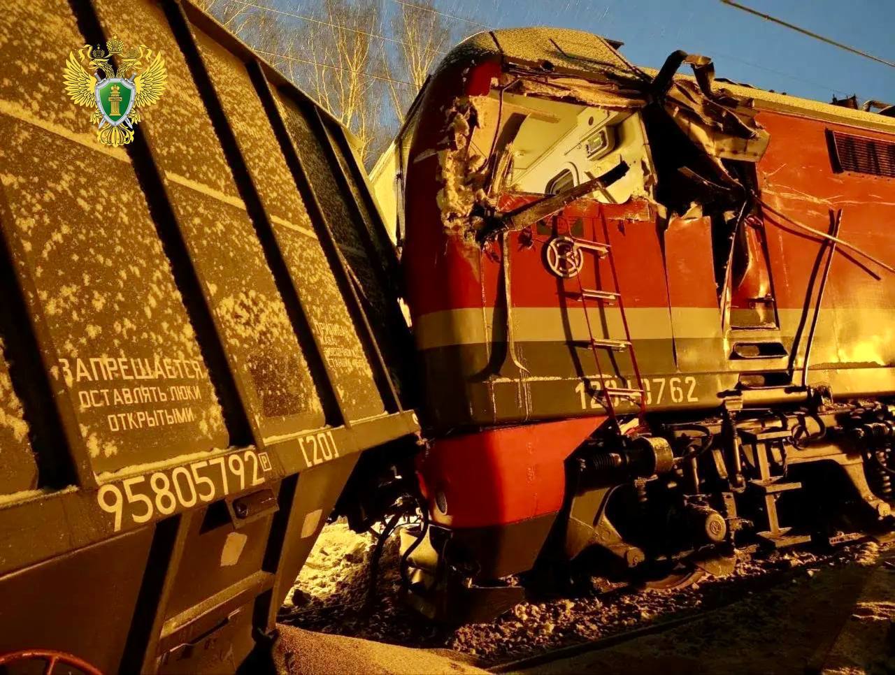 Тюменский поезд отстал от расписания из-за схода с рельсов 8-ми вагонов грузового поезда в Перми Тюменский поезд отстал от расписания из-за схода с рельсов 8-ми вагонов грузового поезда в Перми