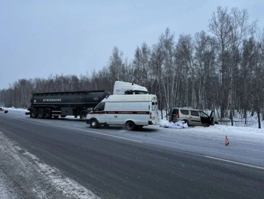 Врачи не смогли спасти жизнь пострадавшего в аварии водителя: ДТП произошло утром на трассе Тюмень — Омск