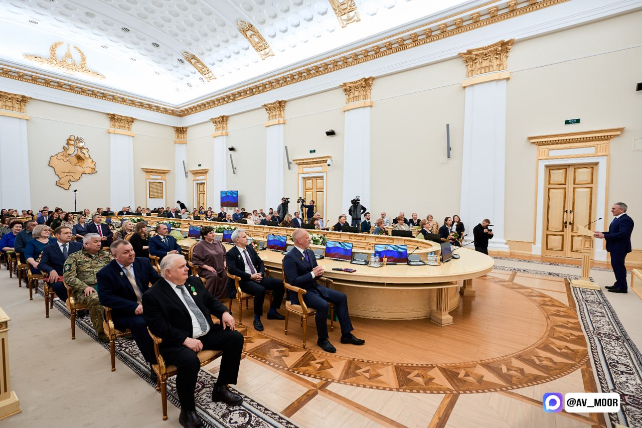 Александр Моор: Вручил жителям региона государственные награды и поощрения по поручению Президента Российской Федерации Владимира Владимировича Путина, а также региональные награды Александр Моор: Вручил жителям региона государственные награды и поощрения по поручению Президента Российской Федерации Владимира Владимировича Путина, а также региональные награды