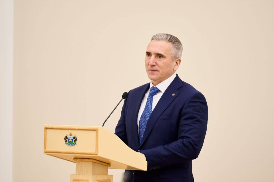 Губернатор Тюменской области Александр Викторович Моор вручил государственные награды и поощрения по поручению Президента Российской Федерации Владимира Владимировича Путина, а также региональные награды выдающимся жителям...