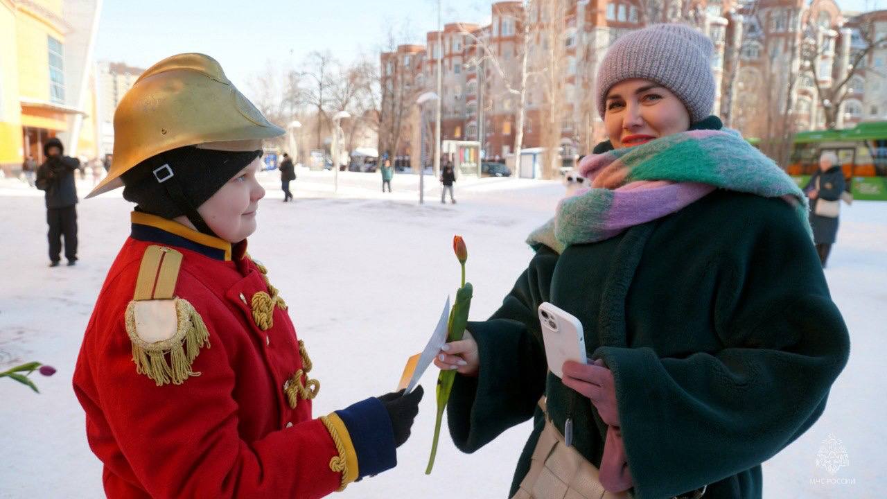 Милые женщины, с праздником Весны!