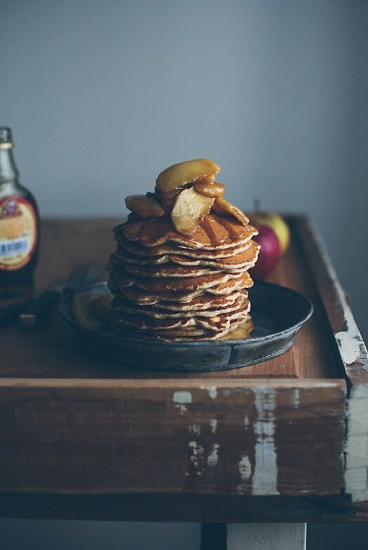 Удивительные панкейки с яблоками и корицей для идеального утра