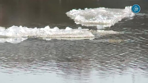 В Тюмени на реке Тура в последний день марта начался ледоход