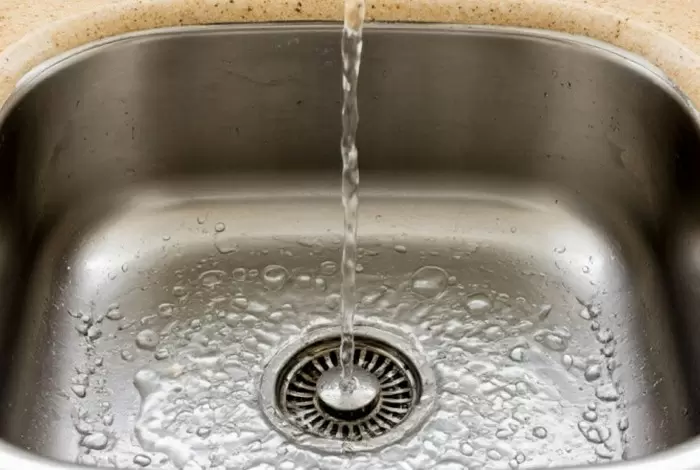 Как эффективно прочистить слив раковины с помощью пылесоса: неожиданный метод
