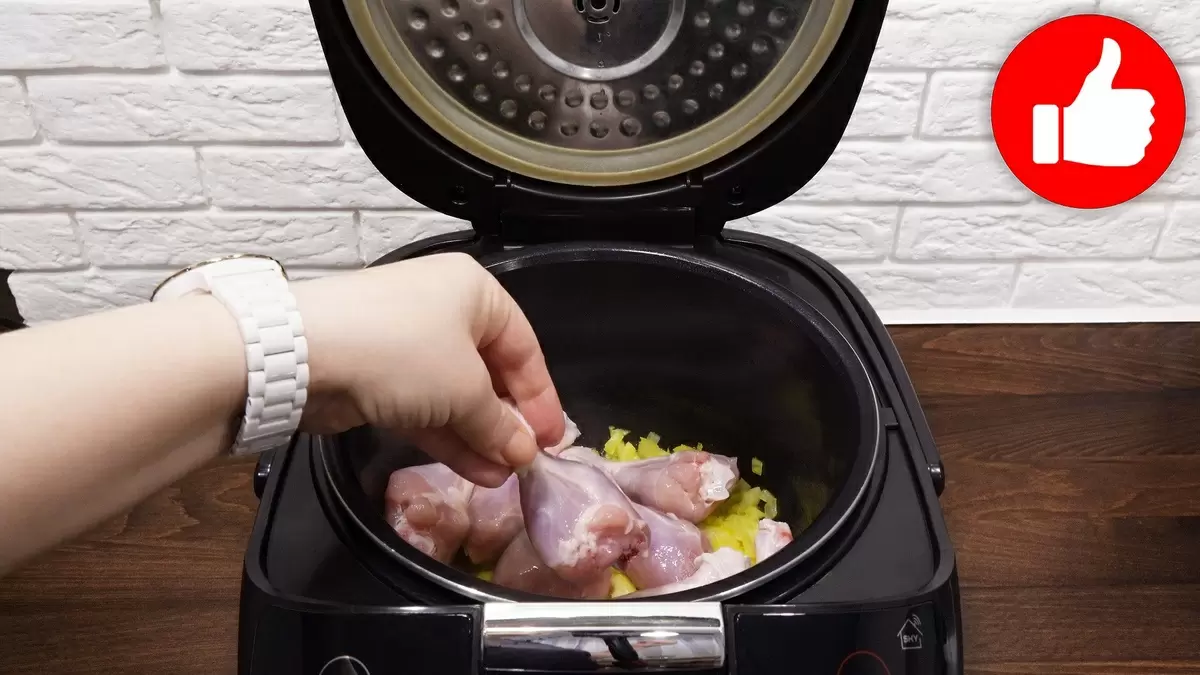 Курица в нежном соусе: простой рецепт для мультиварки на обед или ужин