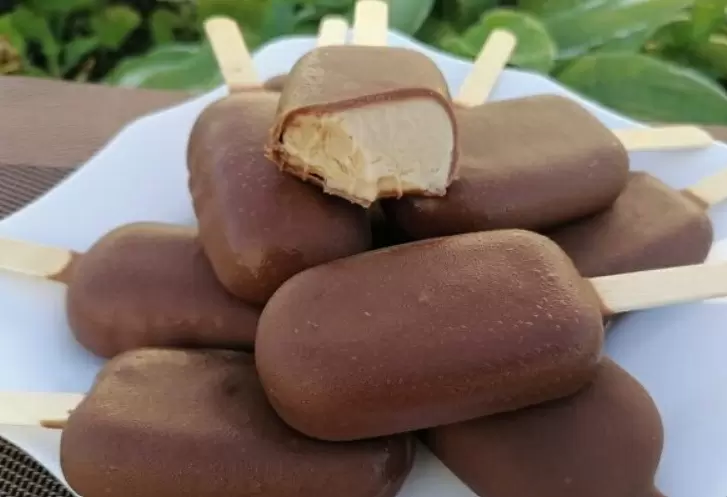 Летний десерт мечты: как приготовить крем-брюле в шоколадной глазури