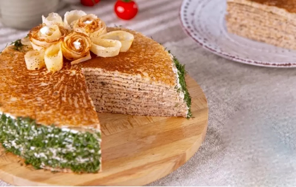 Невероятные блинные торты с сельдью и сыром: удивите своих гостей