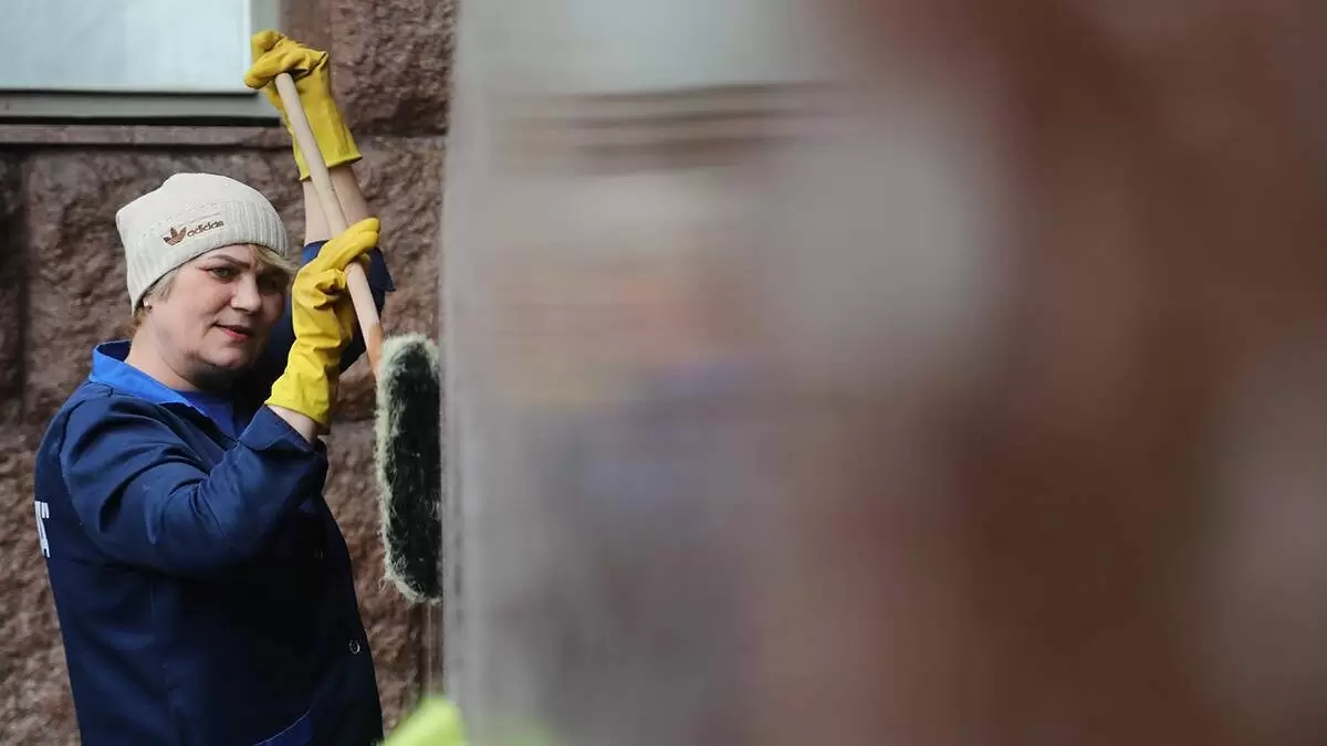 Фасады домов на проспекте Мира обновляют после зимы