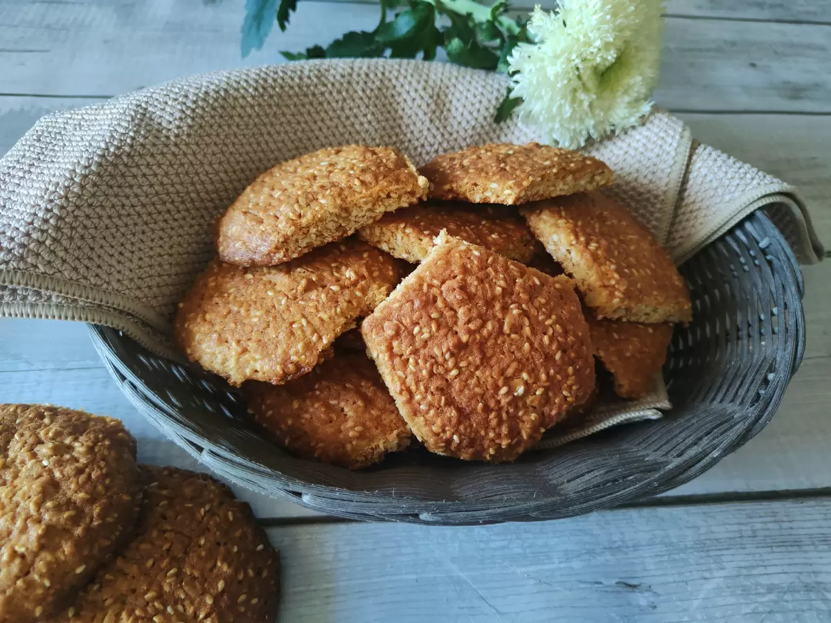 Натуральное овсяное печенье с кунжутом: легкий рецепт для домашней выпечки