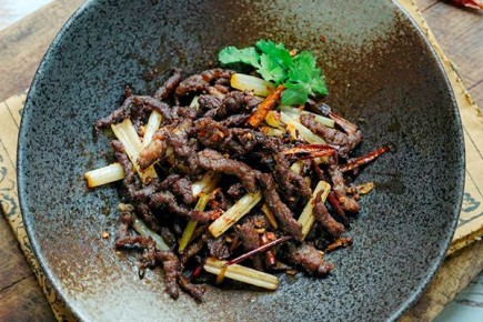Сычуаньская говядина: искусство сухой жарки и аромат специй