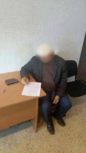 В Тюмени 68-летний мужчина сбил двух девочек на самокате и скрылся с места аварии